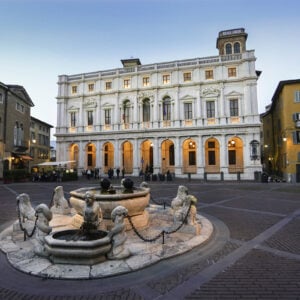 Vista della piazza Vecchia di Bergamo