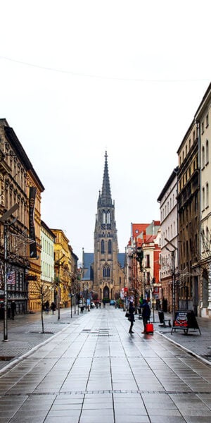 Le strade di Katowice e la chiesa dell'Immacolata Concezione